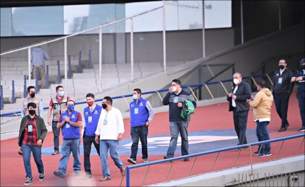 Alcaldía Coyoacán cuida un estadio vacío e ignora desmanes afuera de CU