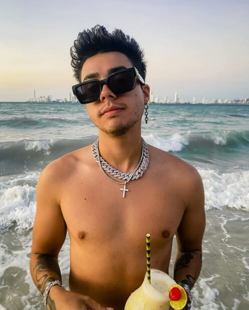 5 fotos de Mario Bautista en traje de baño para sobrevivir la cuarentena