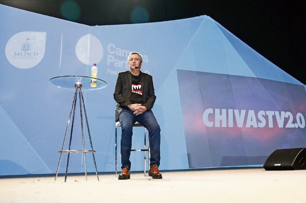 Jorge Vergara asegura que cuando Omnilife estuvo en una situación difícil se dio un giro al problema con un nuevo producto para jóvenes (TOMADA DE TWITTER)