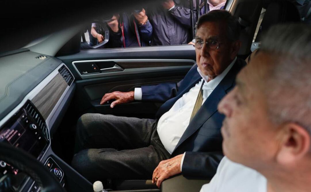 Cuauhtémoc Cárdenas, Santiago Creel y Héctor Vasconcelos, entre las figuras que llegaron al panteón francés donde es velado Porfirio Muñoz Ledo. Foto: Diego Simón Sánchez/EL UNIVERSAL