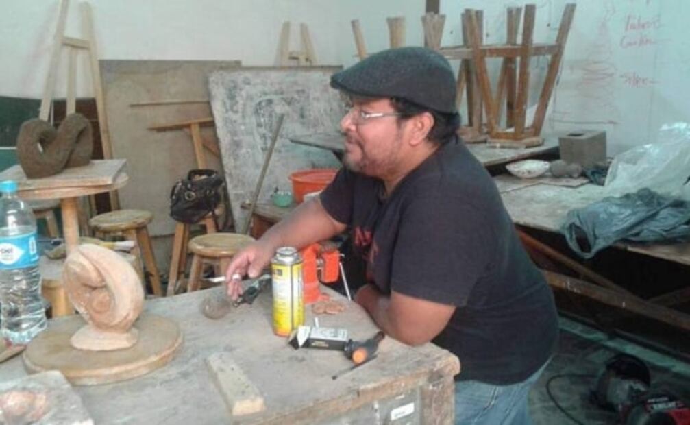 El hombre que le da vida al barro 