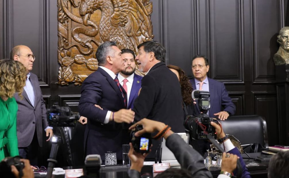 Con el himno de fondo, Alito Moreno y Noroña se agarran a golpes en el Senado; este es el video. Foto: Especial
