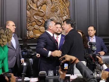 Con el himno de fondo, Alito Moreno y Noroña se agarran a golpes en el Senado; este es el video