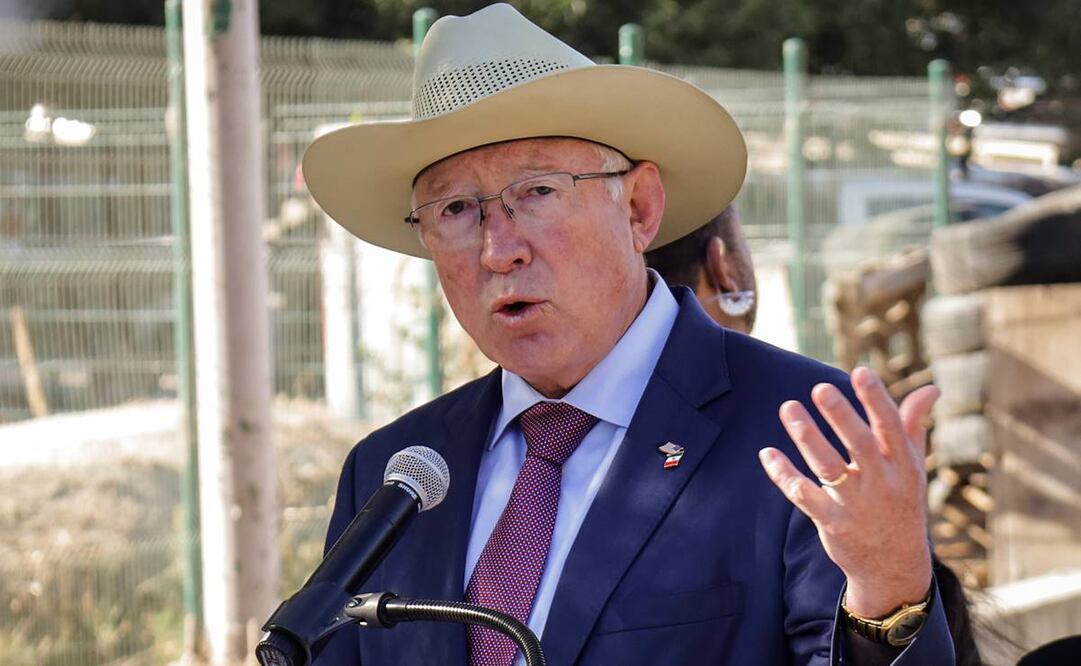 El embajador de Estados Unidos en México, Ken Salazar, habla durante una rueda de prensa en la ciudad de Tijuana, en el estado de Baja California (México) este 19 de noviembre del 2024. Foto: EFE