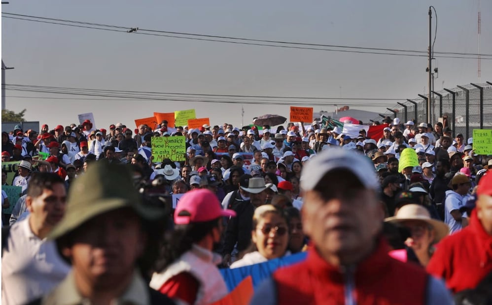 Locatarios de mercados públicos marchan  al Zócalo de la Ciudad de México, el 4 de marzo de 2025. Foto: Gabriel Pano/EL UNIVERSAL