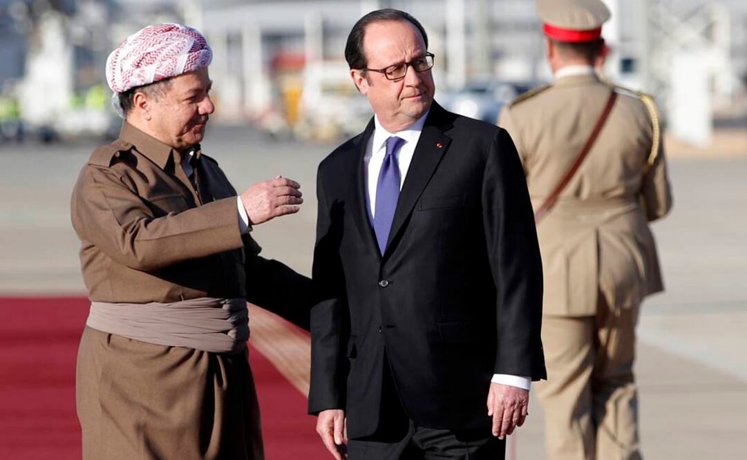 El mandatario francés, François Hollande, acompañado por el presidente de la región autónoma del Kurdistán, Masud Barzani (Foto: Reuters)