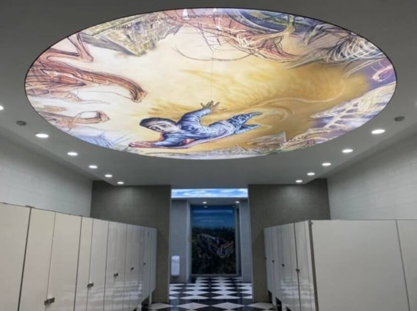 Luchadores y estaciones del Metro: así son los baños del aeropuerto Felipe Ángeles