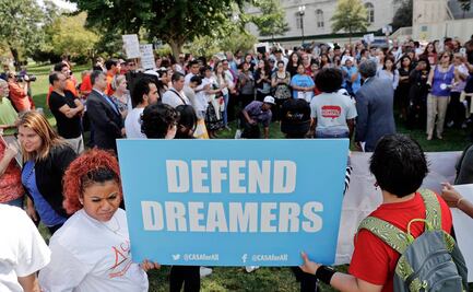 Juez detiene implementación de nuevas solicitudes del DACA en 9 estados de EU