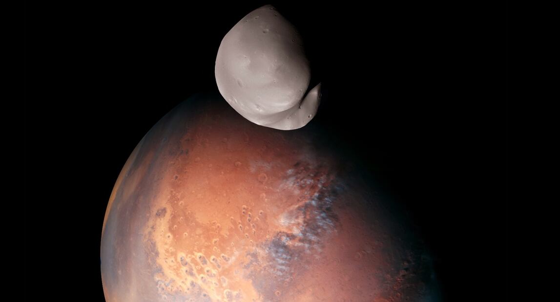Científicos revelaron las primeras imágenes de Deimos, luego de que un satélite lunar se acercase a ella a tan sólo 62 millas de distancia.
Foto: AFP
