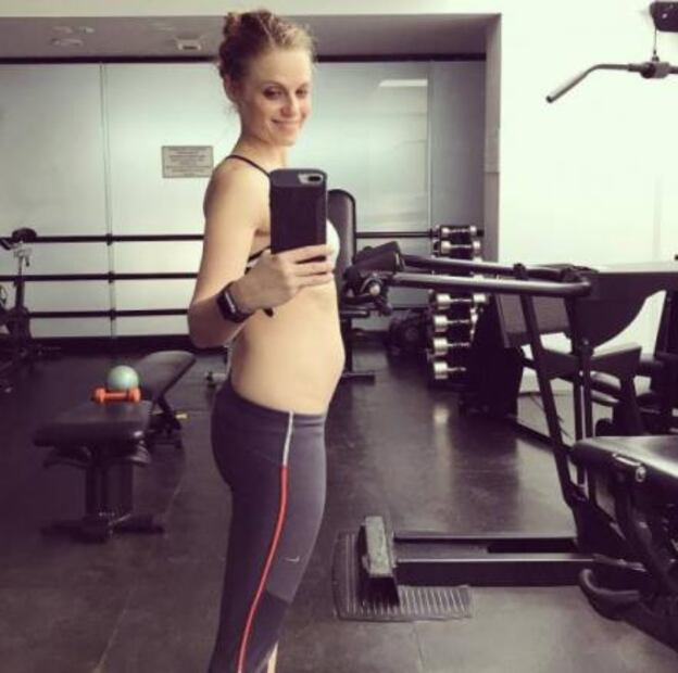 Ana Layevska luce sus cuatro meses de embarazo