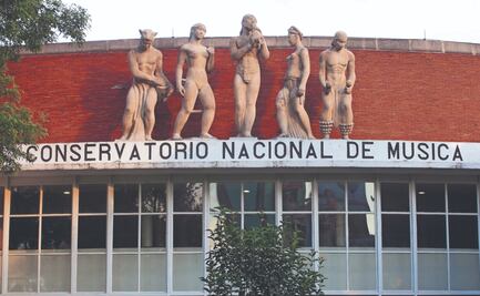 Con placa, honran a Lucina Jiménez en el Conservatorio