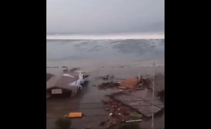 Tras terremoto, tsunami impacta Indonesia; captan enorme ola