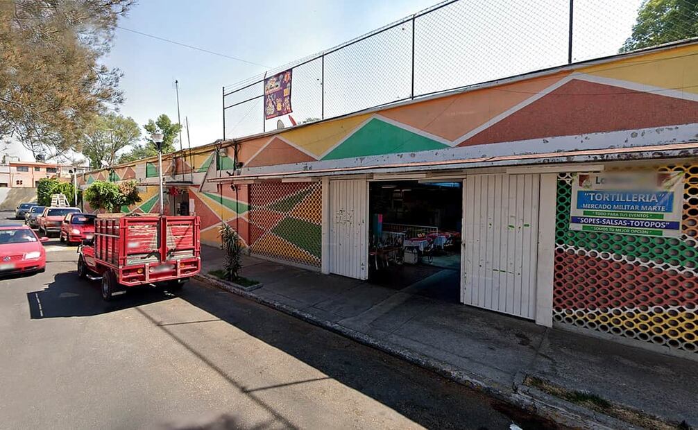 Mercado actual de la colonia Marte. La zona urbana que se planeó para los miembros de fuerzas armadas tendría varios servicios y espacios de recreación, aunque tal planeación no se mantiene integro en la actualidad. Foto: Captura de pantalla/Google Maps.