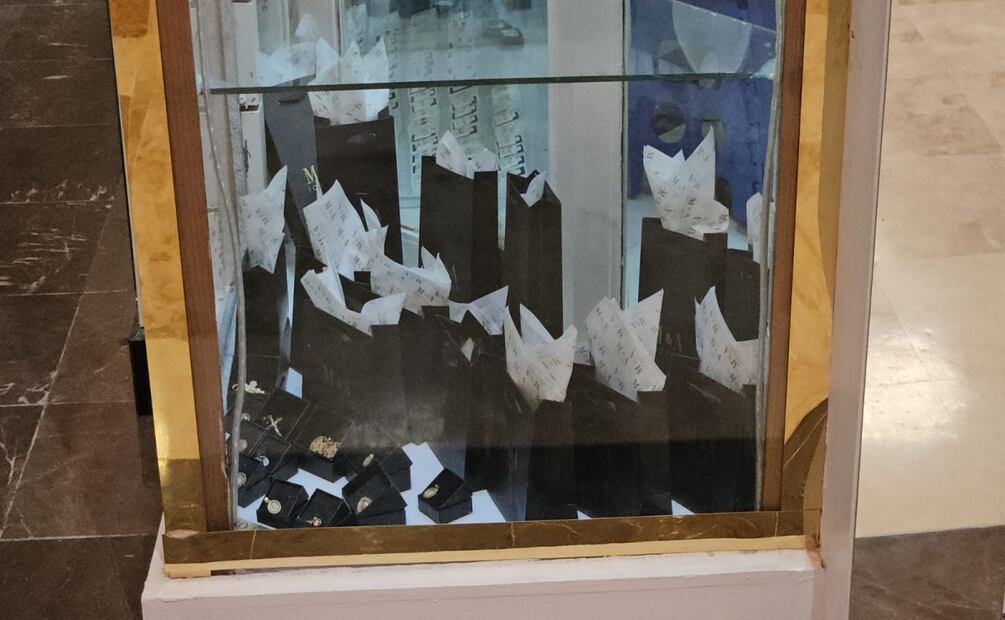 Investigan asalto a joyería en Culiacán; delincuentes lograron escapar tras robar joyas de oro. Foto: Especial