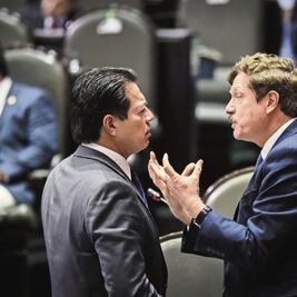 Chocan bancadas del PAN y Morena por reforma laboral 