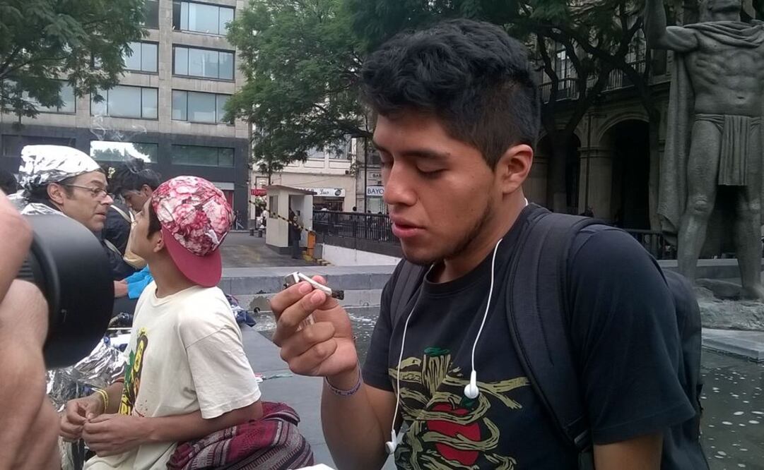 Fuman marihuana frente a la Corte 