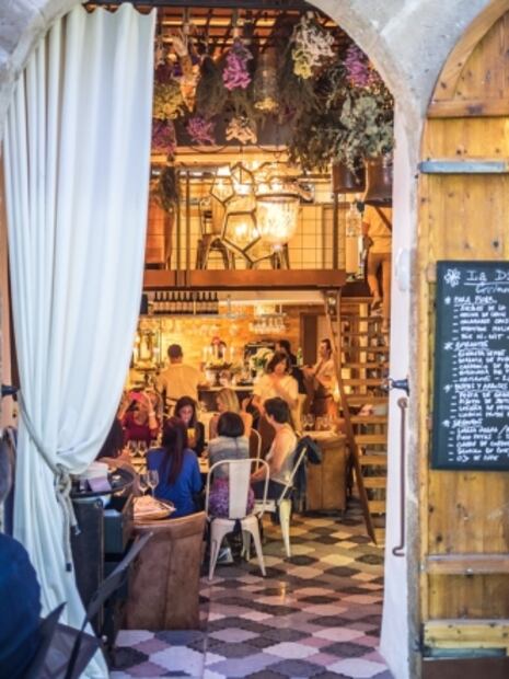 Así es la isla de Ibiza, además de hippie y fiestera