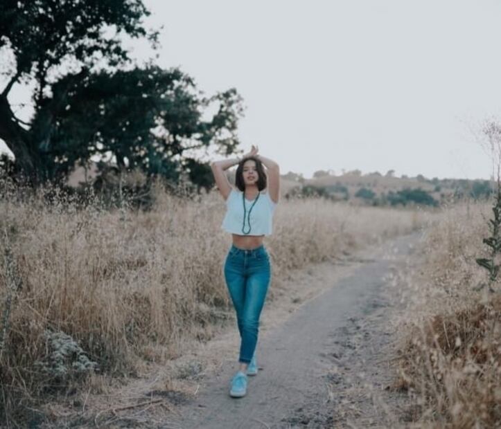 Los 3 tipos de jeans que mejor resaltan la figura de Ángela Aguilar