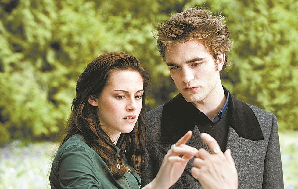 Kristen Stewart y Robert Pattinson en "Crepúsculo". Foto: Especial