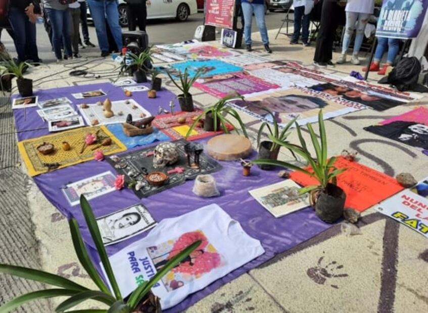 "Claudia, escucha, la Glorieta es nuestra lucha": activistas presentan queja contra el retiro de la antimonumenta en la Glorieta de las mujeres que luchan