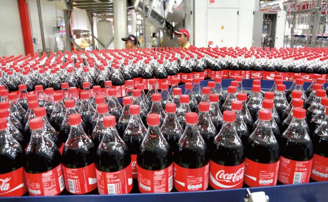 Ingresos de Coca-Cola caen cerca de 5%