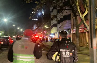 Rescatan a 60 personas atrapadas tras incendio en hotel de la colonia Roma Norte VIDEO