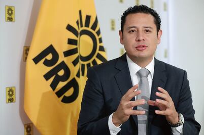 Pide PRD a INE invalidar registro de Zavala 