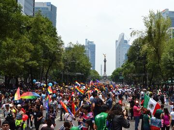 Gay Pride and soccer fans march on Reforma Avenue