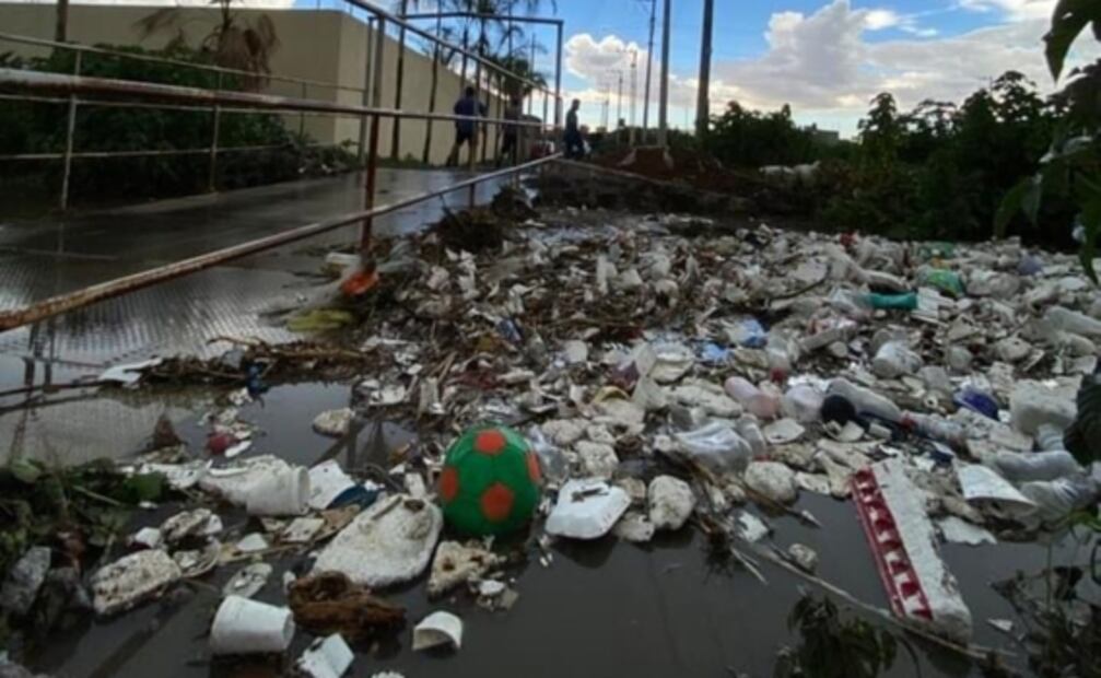 Lluvia en Ecatepec y Tecámac inunda vialidades y retrasa líneas del Mexibús 