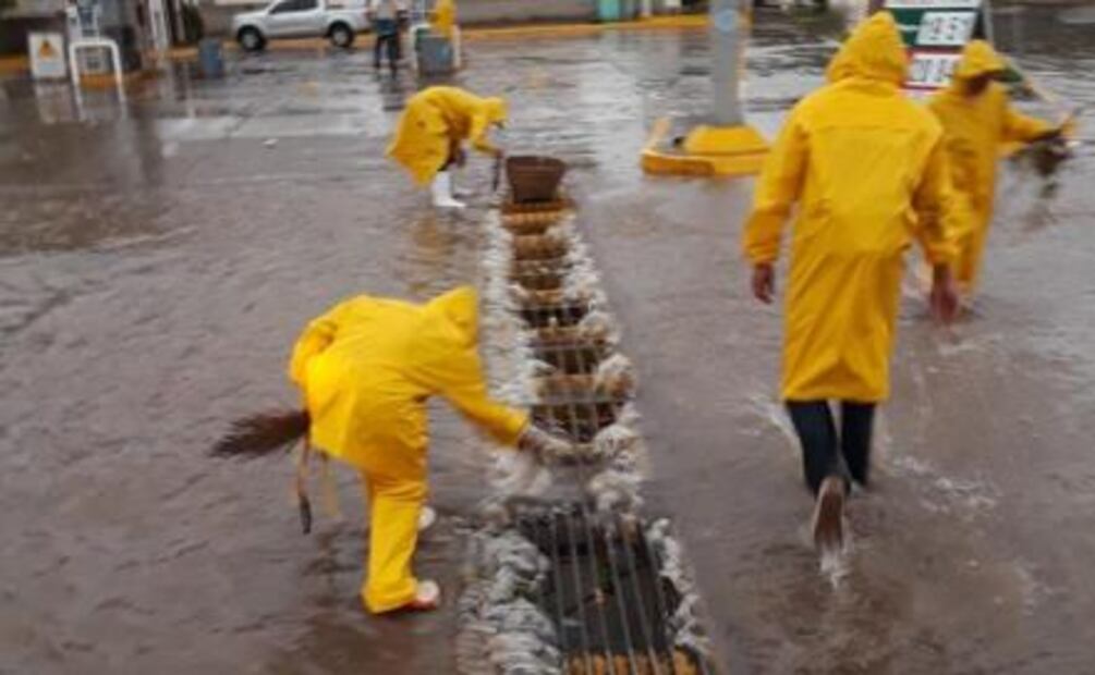 Fuertes lluvias provocan inundaciones en Los Mochis, Sinaloa; suspenden clases