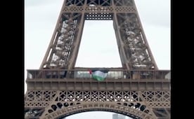 VIDEO: Detienen a 6 personas por desplegar bandera de Palestina en la Torre Eiffel; fue por "poner en peligro la vida de terceros"