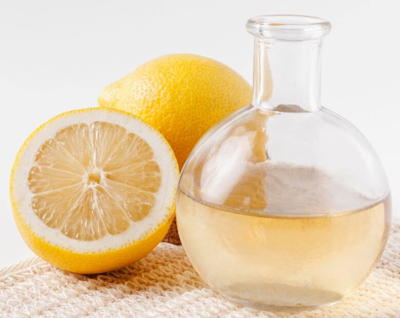 El vinagre blanco tiene propiedades antifúngicas y antibacterianas. Foto: Freepik