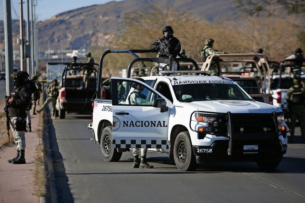 Son 450 los elementos de la Guardia Nacional los que realizan las labores de protección de funcionarios, según la Sedena. Foto: de Christian Torres. El Universal