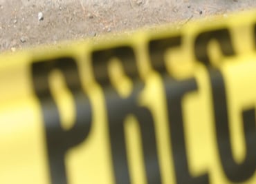 Conductor arrolla y prensa a policía contra una patrulla de Hermosillo