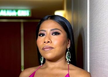 Yalitza Aparicio roba las miradas al conducir programa especial de los Golden Globes 2021