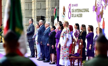AMLO encabeza ceremonia del Día de las Mujeres con tres "corcholatas"