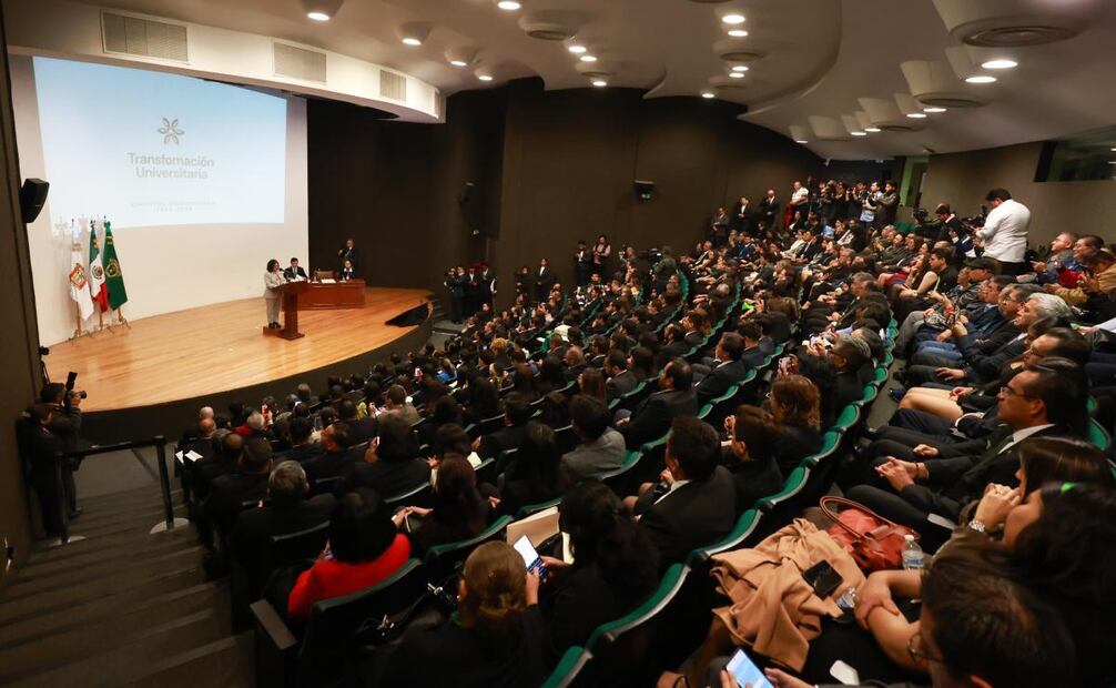 Zarza propuso establecer una agenda de trabajo con los representantes estudiantiles para revisar sus demandas. (17/07/25) Foto: Alejandro Vargas.
