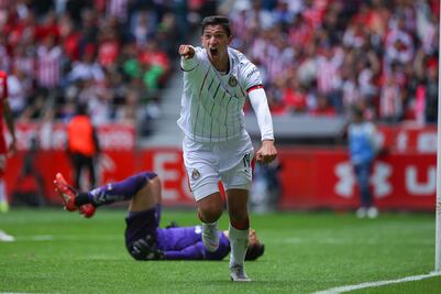 Ángel Zaldívar celebra su graduación como ingeniero industrial