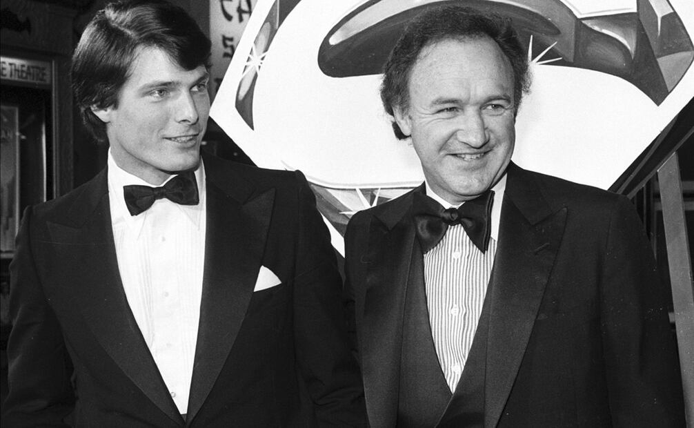 Los actores Christopher Reeve, izquierda, y su coprotagonista Gene Hackman llegan al estreno de la película "Superman" en Los Ángeles, California, el 15 de diciembre de 1978. (Foto AP/Reed Saxon, archivo)