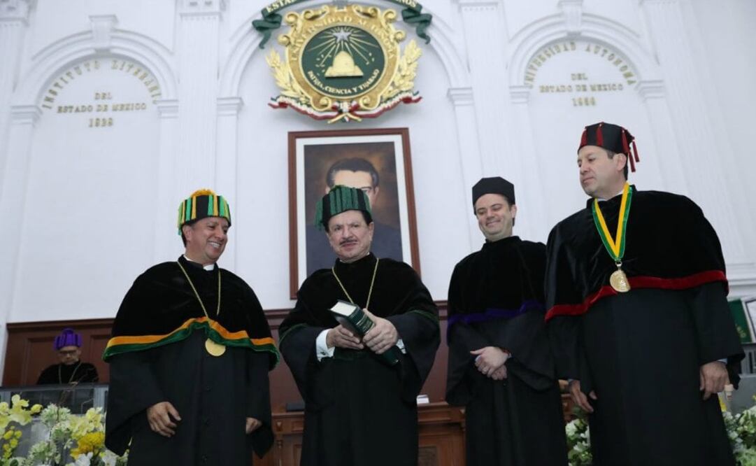 La Universidad Autónoma del Estado de México entregó al Licenciado Juan Francisco Ealy Ortiz, Presidente Ejecutivo y del Consejo de Administración de EL UNIVERSAL, el Doctorado Honoris Causa. Foto: Lucía Godínez