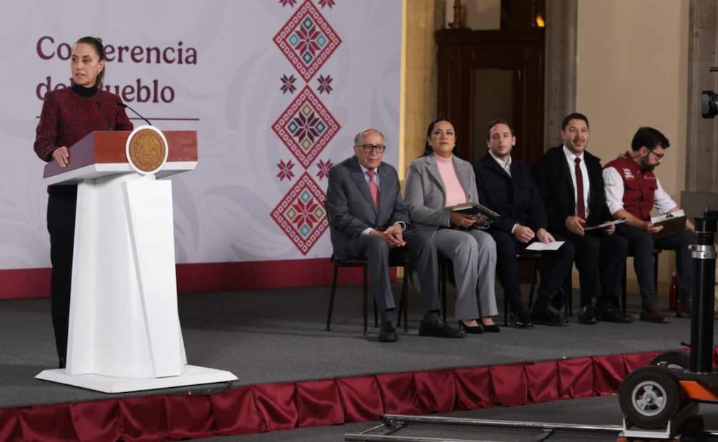 La presidenta Claudia Sheinbaum Pardo anunció el arranque de las Farmacias del Bienestar, en las cuales beneficiarios del programa "Salud, Casa por Casa" podrán recoger los medicamentos que les sean recetados completamente gratuitos. Foto: Carlos Mejía/EL UNIVERSAL