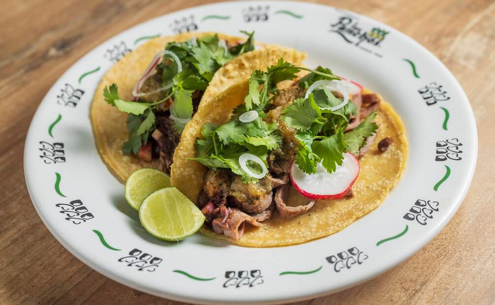 Tacos de cecina y chicharrón de la chef Gaby Ruiz. Foto: Cortesía