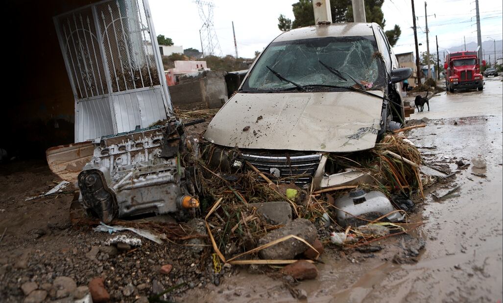 Lluvias que se registraron la madrugada de este miércoles en la zona norponiente de Ciudad Juárez, Chihuahua, dejaron severas inundaciones y daños en vehículos y viviendas, el 25 de junio de 2025. Foto: Foto: Christian Torres / EL UNIVERSAL