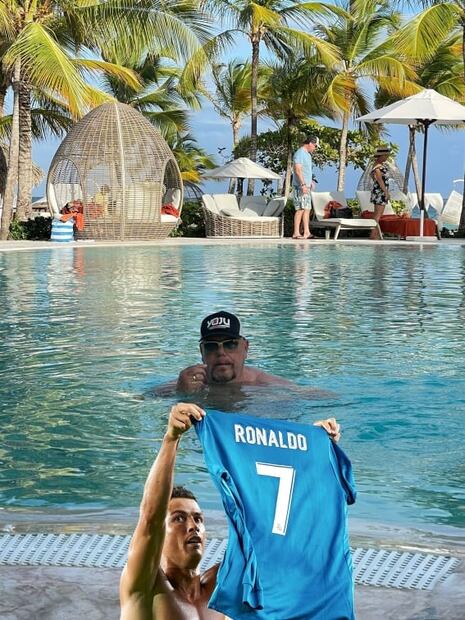 Enrique ‘Perro’ Bermúdez pide ayuda en una foto y usuarios de Twitter lo trollean