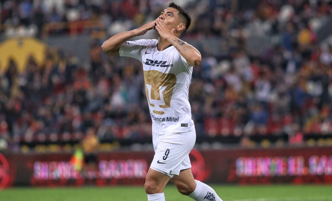 Felipe Mora celebrando el triunfo ante Leones Negros. FOTO/IMAGO7