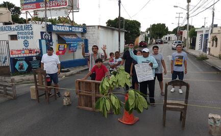 Bloquean calles en Chuburná, Yucatán; vecinos exponen falta de electricidad