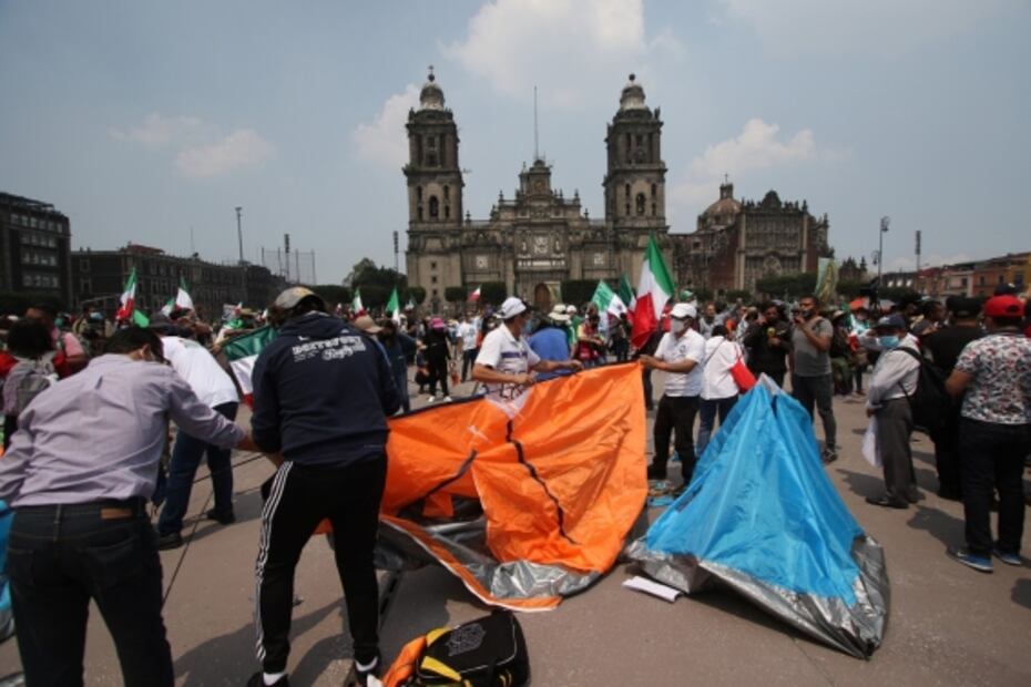 Manifestaciones contra AMLO y a seis años de Ayotzinapa, entre las fotos de la semana