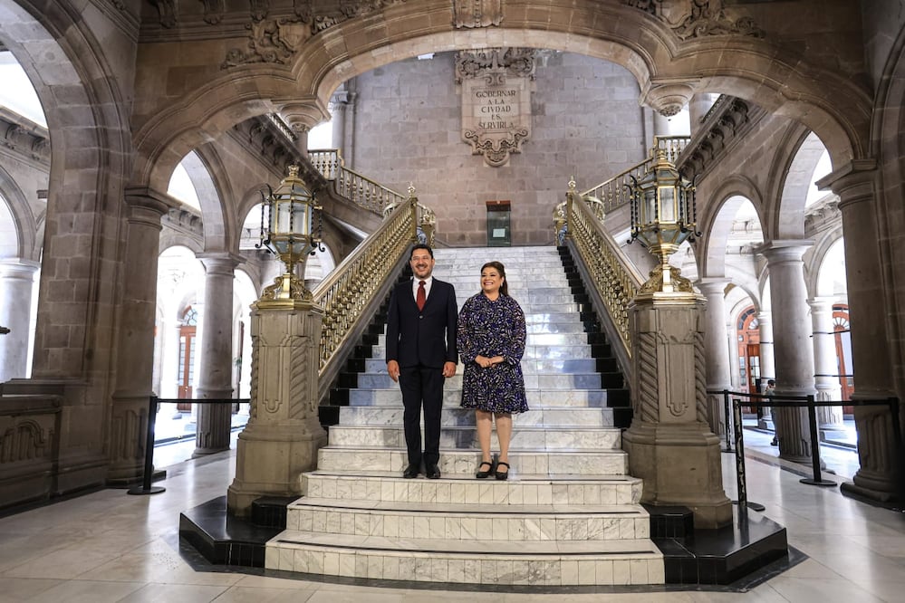 Martí Batres, jefe de gobierno, y Clara Brugada, jefa de gobierno electa, tuvieron su primer encuentro y una reunión en el Antiguo Palacio de Ayuntamiento, luego ofrecieron una conferencia de prensa Foto: Gabriel Pano / El Universal