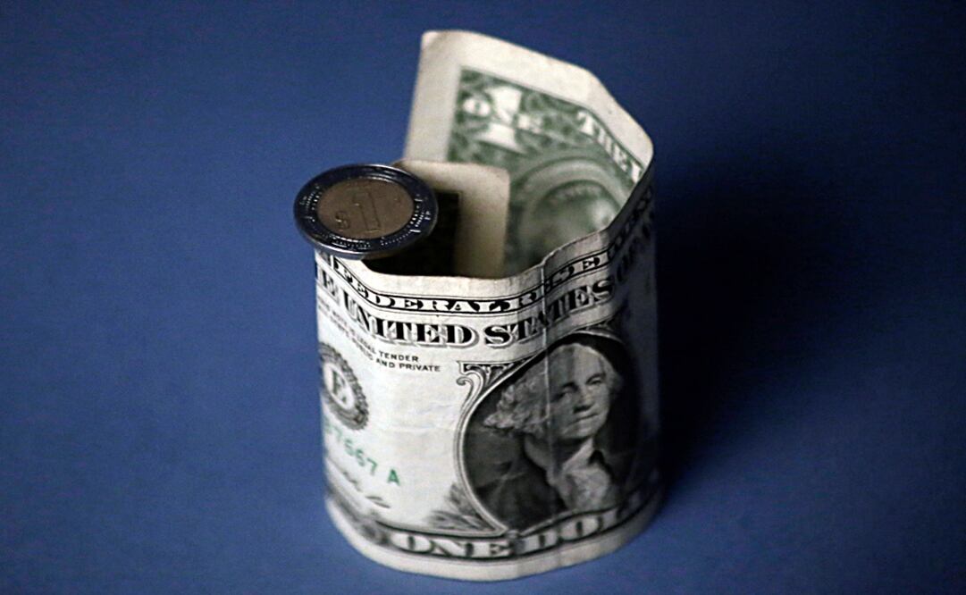 Baja dólar 10 centavos; cotiza en $18.30