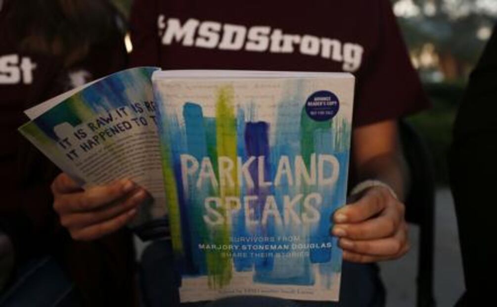 Sobrevivientes de tiroteo en Parkland, EU, publican libro sobre la masacre